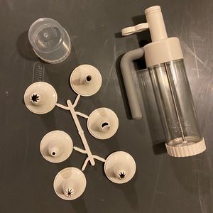 Pampered Chef Easy Accent Decorator